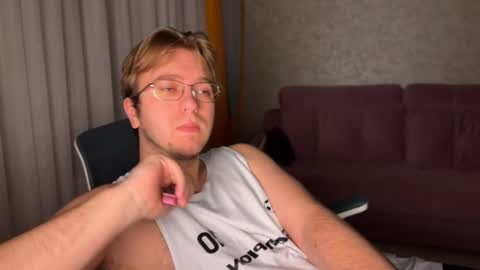 Snapshot of nikceline chatting on 11.28.25 Celine online show from 11.28.25