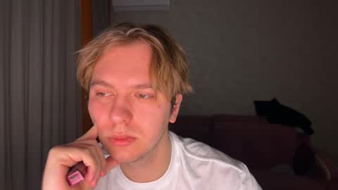 Snapshot of nikceline chatting on 12.17.25 Celine online show from 12.17.25