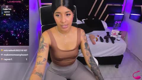 Snapshot of nikibryce_ chatting on 12.14.24 Niki online show from 12.14.24