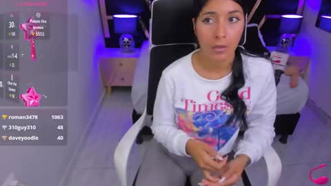 Snapshot of nikibryce_ chatting on 12.18.24 Niki online show from 12.18.24