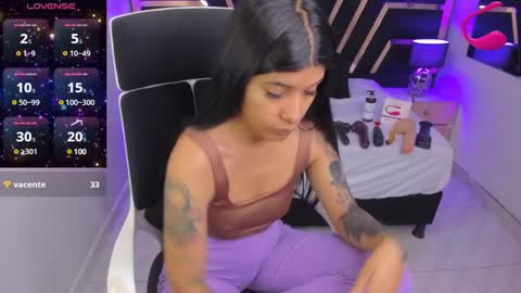 Snapshot of nikibryce_ chatting on 12.30.24 Niki online show from 12.30.24