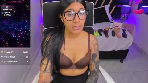 Snapshot of nikibryce_ chatting on 01.11.25 Niki online show from 01.11.25