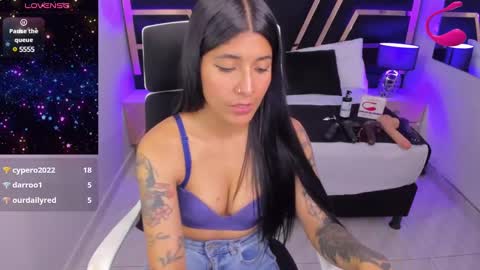 Snapshot of nikibryce_ chatting on 02.04.25 Niki online show from 02.04.25
