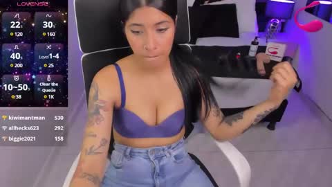 Snapshot of nikibryce_ chatting on 02.08.25 Niki online show from 02.08.25