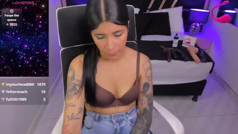 Snapshot of nikibryce_ chatting on 02.09.25 Niki online show from 02.09.25