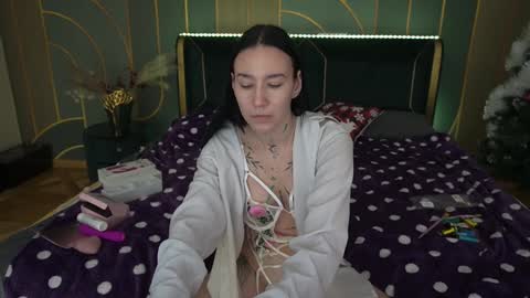 Nikki online show from 12.26.24