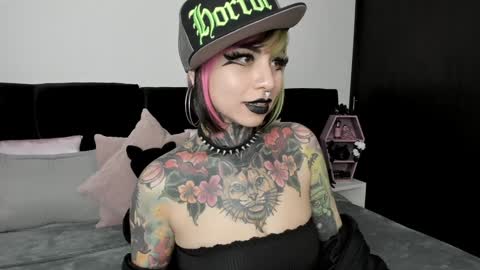 Nikki Ramone   online show from 12.04.24
