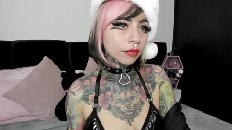 Nikki Ramone   online show from 12.17.24