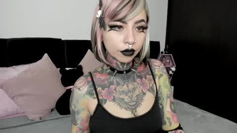 Nikki Ramone   online show from 12.18.24