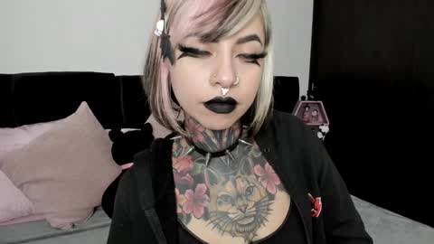 Nikki Ramone   online show from 12.18.24