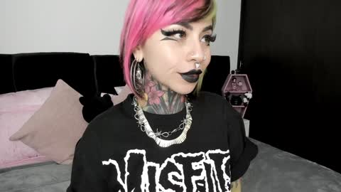 Nikki Ramone   online show from 12.24.24