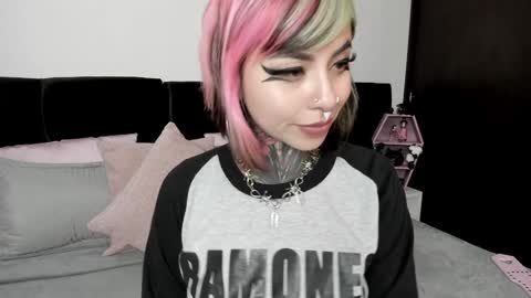 Nikki Ramone   online show from 01.03.25