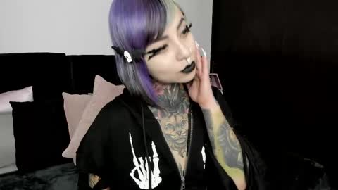 Nikki Ramone   online show from 03.05.25