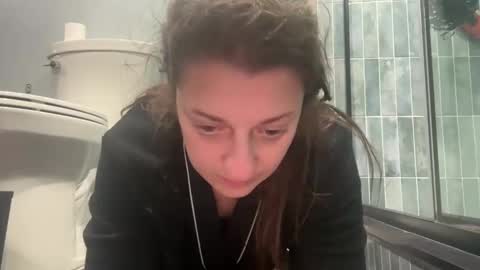 Snapshot of nikkisnow1 chatting on 11.26.25 nikkisnow1 online show from 11.26.25