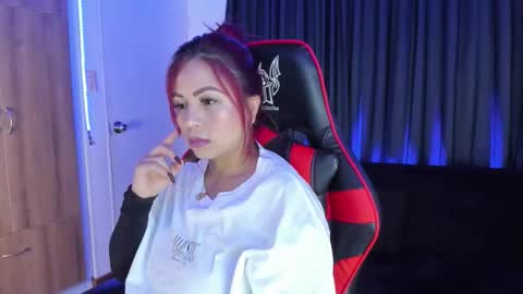 Snapshot of nikky_evans_ chatting on 10.17.25   online show from 10.17.25