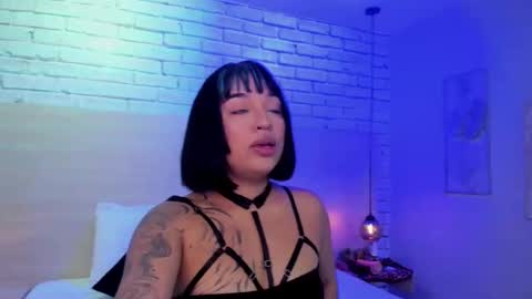 Snapshot of nikkydean chatting on 09.12.25 Nikky Dean online show from 09.12.25