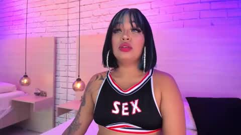 Snapshot of nikkydean chatting on 09.26.25 Nikky Dean online show from 09.26.25