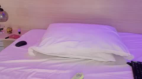 Snapshot of nikkydean chatting on 10.18.25 Nikky Dean online show from 10.18.25