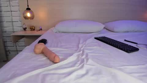 Snapshot of nikkydean chatting on 10.21.25 Nikky Dean online show from 10.21.25