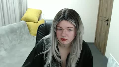 nikkysnow online show from 10.18.25