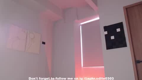 Snapshot of nikol_je chatting on 12.22.24 Nicole cam online show from 12.22.24