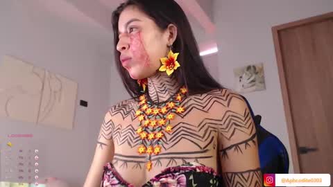 Snapshot of nikol_je chatting on 01.19.25 Nicole cam online show from 01.19.25