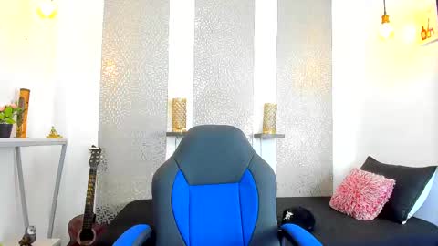    online show from 03.12.25