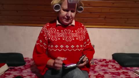 Nikole1 online show from 12.31.24