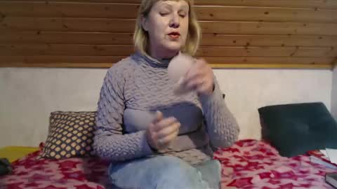 Nikole1 online show from 10.28.25