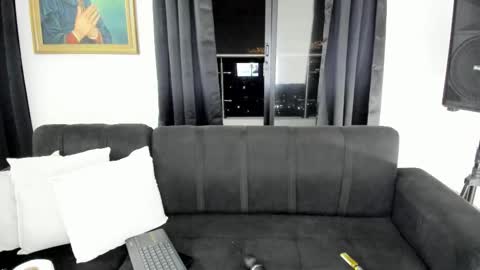 Snapshot of nikoleevanss chatting on 10.11.25 Nikole online show from 10.11.25