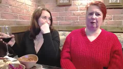 Snapshot of nikolettared chatting on 12.18.24 Nikoletta online show from 12.18.24
