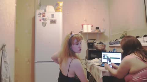 Snapshot of nikolettared chatting on 12.29.24 Nikoletta online show from 12.29.24