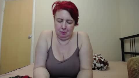 Snapshot of nikolettared chatting on 01.13.25 Nikoletta online show from 01.13.25