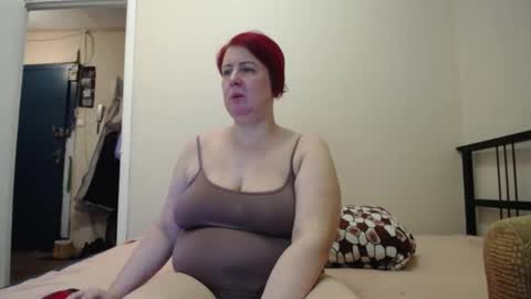 Snapshot of nikolettared chatting on 01.14.25 Nikoletta online show from 01.14.25