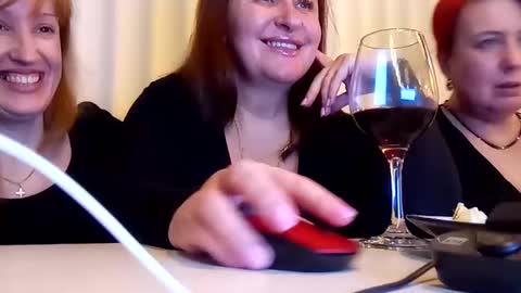 Snapshot of nikolettared chatting on 01.22.25 Nikoletta online show from 01.22.25