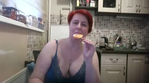 Snapshot of nikolettared chatting on 02.01.25 Nikoletta online show from 02.01.25