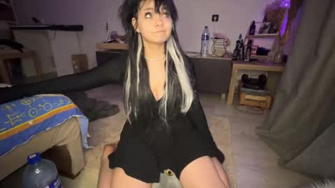 nikoli_naw online show from 12.22.25