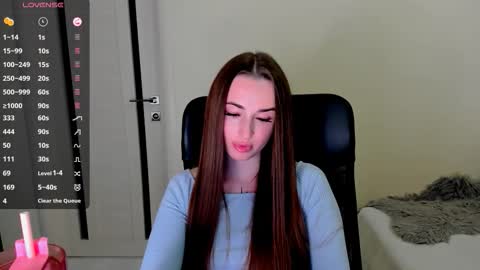 Snapshot of nikoll_s chatting on 09.20.25 online show from 09.20.25