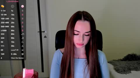 Snapshot of nikoll_s chatting on 09.22.25 online show from 09.22.25