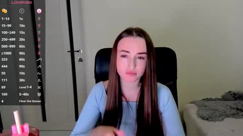 Snapshot of nikoll_s chatting on 10.17.25 online show from 10.17.25