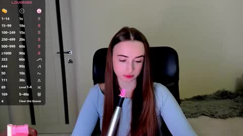 Snapshot of nikoll_s chatting on 11.09.25 online show from 11.09.25