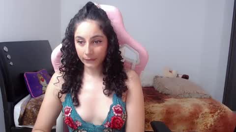 Snapshot of niky_blue chatting on 12.18.24 niky_blue online show from 12.18.24