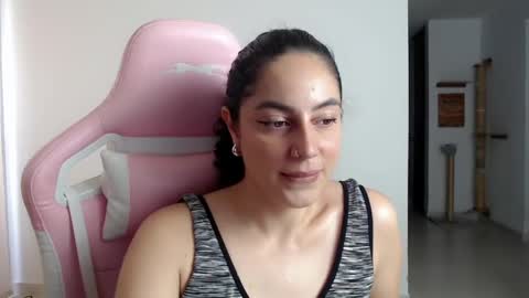 Snapshot of niky_blue chatting on 02.02.25 niky_blue online show from 02.02.25
