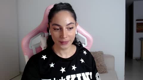 Snapshot of niky_blue chatting on 02.05.25 niky_blue online show from 02.05.25
