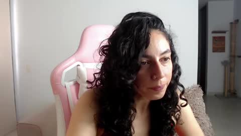 Snapshot of niky_blue chatting on 02.24.25 niky_blue online show from 02.24.25