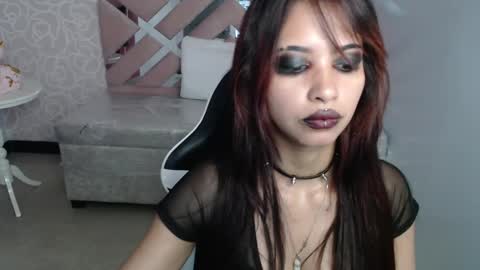 nilia_ch online show from 02.12.25