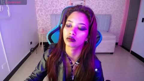 nilia_ch online show from 02.14.25