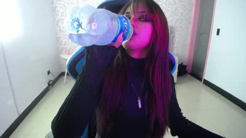 nilia_ch online show from 02.15.25