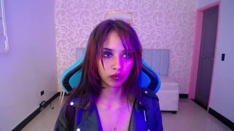 nilia_ch online show from 02.27.25