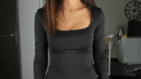 Snapshot of nilliluv chatting on 02.27.26 Bella online show from 02.27.26